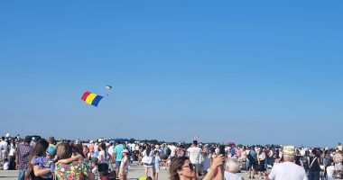 A început Black Sea Air Show 2025. Mii de constănțeni și turiști sunt prezenți la evenimentul de la Mihail Kogălniceanu - 12