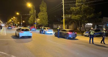 Stire din Eveniment : Mamaia și Vama Veche, împânzite de polițiștii rutieri. Sute de vehicule au fost controlate
