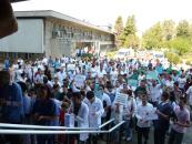 Stire din Social : Medicii din Constanța au urmat exemplul celor din Brăila: și-au strigat durerea în stradă (galerie foto)
