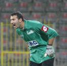 Stire din Sport : Vlas a revenit la antrenament, n-a avut ruptură musculară