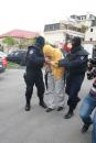 Stire din Eveniment : Prinși când vroiau să retragă cu acte false aproape 700.000 de euro dintr-un cont