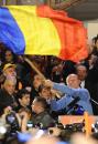 Stire din Politică-Administrație : Traian Băsescu l-a învins pe Mircea Geoană atât în țară, cât și peste hotare