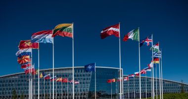 Stire din Actualitate : NATO îşi măreşte bugetul militar pentru anul viitor cu 12%, până la 2,03 miliarde euro