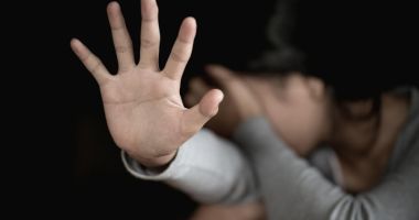 Stire din Eveniment : Tânără violată timp de zece ani de unchiul ei, clopotar la biserică