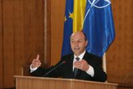 Stire din Politică-Administrație : Traian Băsescu a anunțat că România va lua un nou împrumut de la FMI în 2011