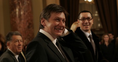 Stire din Politică-Administrație : Congres UDMR/ Antonescu îl ATACĂ pe Ponta: "Până nu demult părea a avea o mică alergie la portocaliu"