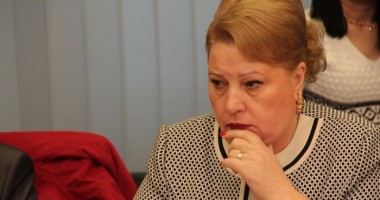 Stire din Politică-Administrație : Un deputat cere ca a treia zi de Paște să devină sărbătoare legală