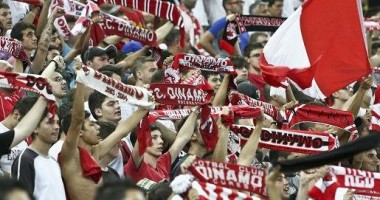 Stire din Sport : Microbuz cu suporteri dinamoviști, atacat cu pietre și bâte!