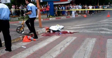 IMAGINI ȘOCANTE! Accident teribil în Constanța, pe strada Soveja, în zona City Park Mall. Mai mulți pietoni au fost SPULBERAȚI de pe trotuar! UN MORT și cinci grav răniți - 6