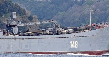 GALERIE FOTO / Nave de război ruse încărcate cu tancuri și echipamente militare, reperate în drum spre Siria - 5