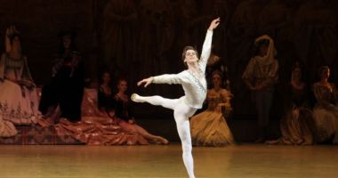 Tragedie în lumea dansului. Balerinul-vedetă al Teatrului Mariinski, a murit la 39 de ani, după ce a căzut de pe o clădire - 2