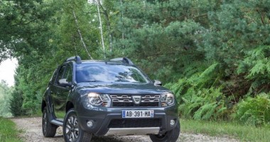 Stire din Economie : Dacia a lansat faceliftul SUV-ului Duster. Iată lista de prețuri