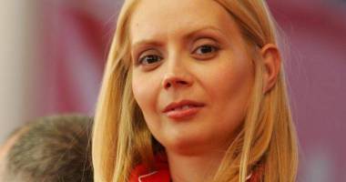 Stire din Politică-Administrație : Daciana Sârbu își deschide bar în București