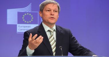 Stire din Politică-Administrație : Cum a traversat Cioloș Europa în plină pandemie. "Timpul a înghețat-o"