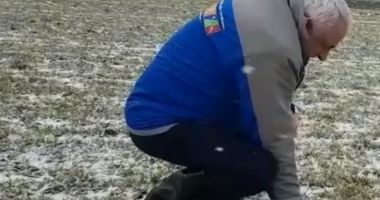 Stire din Eveniment : VIDEO / Petre Daea pe câmp, în plin viscol! "ESTE BINE PÂNĂ ACUM"
