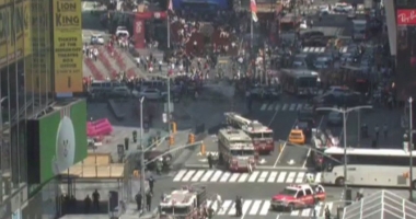 GALERIE FOTO-VIDEO / UPDATE. Două mașini AU INTRAT ÎN PLIN ÎN PIETONI la New York, în Times Square și Staten Island - 6