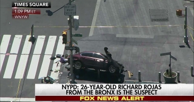 GALERIE FOTO-VIDEO / UPDATE. Două mașini AU INTRAT ÎN PLIN ÎN PIETONI la New York, în Times Square și Staten Island - 4