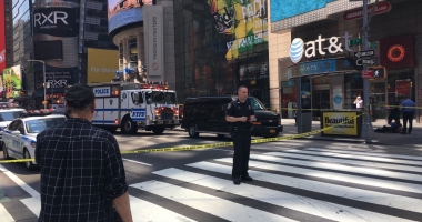 GALERIE FOTO-VIDEO / UPDATE. Două mașini AU INTRAT ÎN PLIN ÎN PIETONI la New York, în Times Square și Staten Island - 7