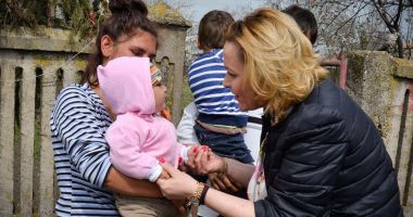 GALERIE FOTO / Carmen Dan, vizită surpriză la Dănuț, băiețelul salvat anul trecut dintr-un puț de 16 metri - 3