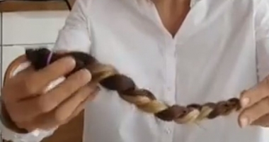 Stire din Monden : FOTO. Dana Rogoz S-A TUNS SCURT și ÎȘI DONEAZĂ PĂRUL pentru bolnavii de CANCER