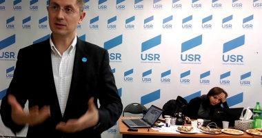 Stire din Politică-Administrație : Dan Barna: USR și PNL vor să depună o moțiune simplă împotriva ministrului Muncii