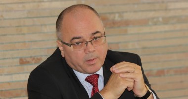 Stire din Sănătate : "Creșterea PIB nu va aduce măriri la salariile medicilor"