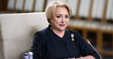 Stire din Politică-Administrație : Viorica Dăncilă, după ce Iohannis a amânat remanierea: "Blochează activitatea Guvernului. Fac apel să-și schimbe atitudinea"