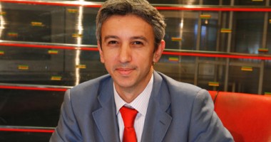 Stire din Politică-Administrație : Dan Diaconescu a reușit înscrierea Partidului Poporului