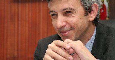 Stire din Politică-Administrație : Dan Diaconescu, 3 ani de închisoare cu executare