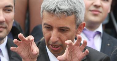 Stire din Eveniment : UPDATE / BOMBĂ PENTRU DAN DIACONESCU! CONDAMNAT DEFINITIV LA CINCI ANI ȘI ȘASE LUNI DE ÎNCHISOARE