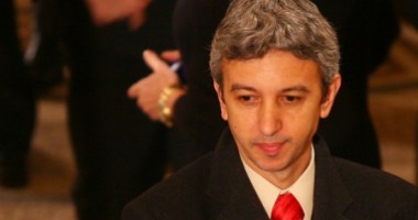 Stire din Economie : Scandal la privatizarea Oltchim. Dan Diaconescu: "Jos labele de pe Oltchim!"