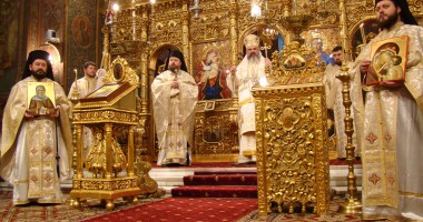 Stire din Cultură-Educație : Lumina Sfântă de la Ierusalim ajunge azi la București