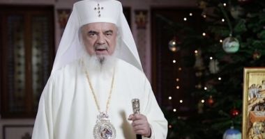 Stire din Social : Patriarhul Daniel, mesaj de sărbători transmis românilor: ”Să arătăm iubire smerită și darnică, să oferim daruri copiilor, dar și bătrânilor”