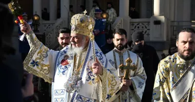 Stire din Actualitate : 10.000 de litri de Agheasmă Mare vor fi distribuite credincioșilor la București