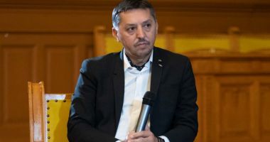 Stire din Cultură-Educație : Cum pot fi pregătiți studenții pentru realitatea din piața muncii. Daniel David: „În zona litoralului, te axezi pe turism”