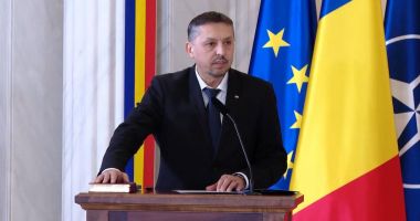 Stire din Cultură-Educație : ”Va deveni o practică curentă”. În această seară, Daniel David deschide sesiunea, live, pe Facebook, de întrebări