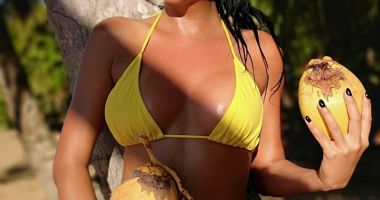 Daniela Crudu, ședință foto incendiară, în Madagascar - 2