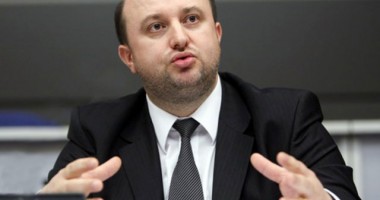 Stire din Politică-Administrație : Chițoiu: Impactul noilor măsuri fiscale asupra prețului carburanților este de 30 - 40 de bani pe litru