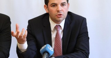 Stire din Politică-Administrație : Ministrul agriculturii merge la Bruxelles, la o întâlnire în care se dezbate problema cărnii de cal