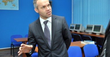 Stire din Cultură-Educație : Pe viață și pe moarte pentru un loc în conducerea universităților