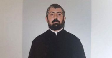 Stire din Eveniment : Două noi victime în cazul preotului arestat pentru pornografie infantilă. ID-ul unei fetițe, notat în altarul bisericii