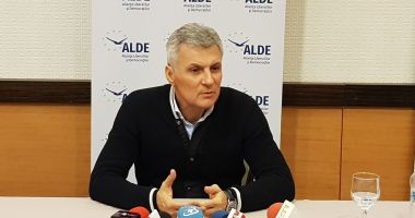 Stire din Politică-Administrație : Parlamentarul Daniel Zamfir: "Nu plec din ALDE"