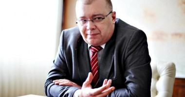 Stire din Politică-Administrație : Dan Mihalache și-a dat demisia din funcția de secretar general al Senatului