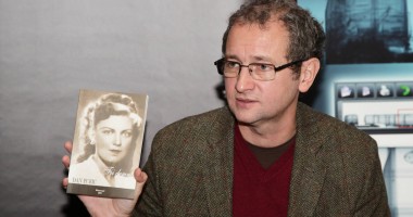 Stire din Cultură-Educație : Dan Puric a "sunat" din nou "trezirea" la demnitate