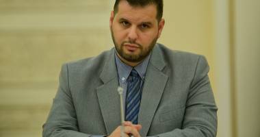 Cine sunt și ce pregătire profesională au noii miniștri - 3