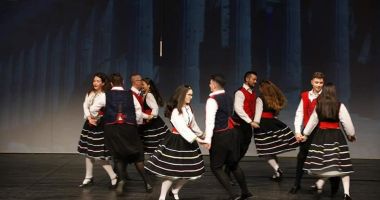 Stire din Cultură-Educație : Ești pasionat de dans? Haide să înveți să dansezi grecește !
