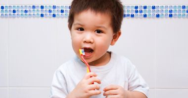Afecțiunile gingiei, foarte periculoase. Ce recomandă medicii