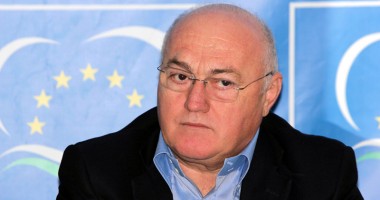 Stire din Politică-Administrație : "Descentralizarea este un răspuns la insistențele baronilor locali"