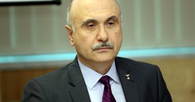 Stire din Cultură-Educație : Mare dezamăgire. Cum au ajuns absolvenți cu masterate vânzători în mall-uri