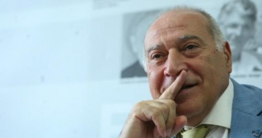 Stire din Politică-Administrație : Dan Voiculescu recunoaște în premieră: "Am fost colaborator al Securității